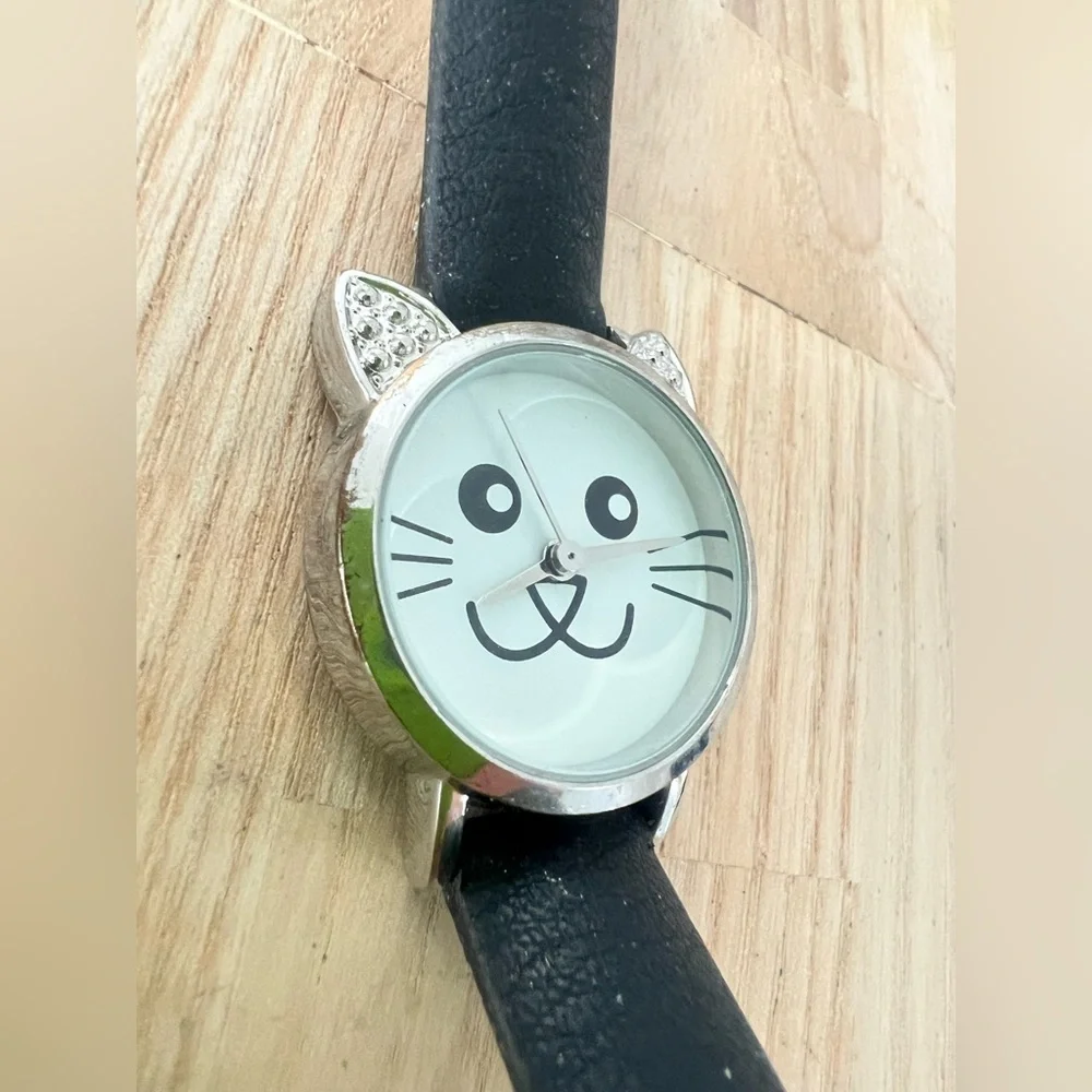 Unbranded ladies silver tone cat watch NEW BATTERY